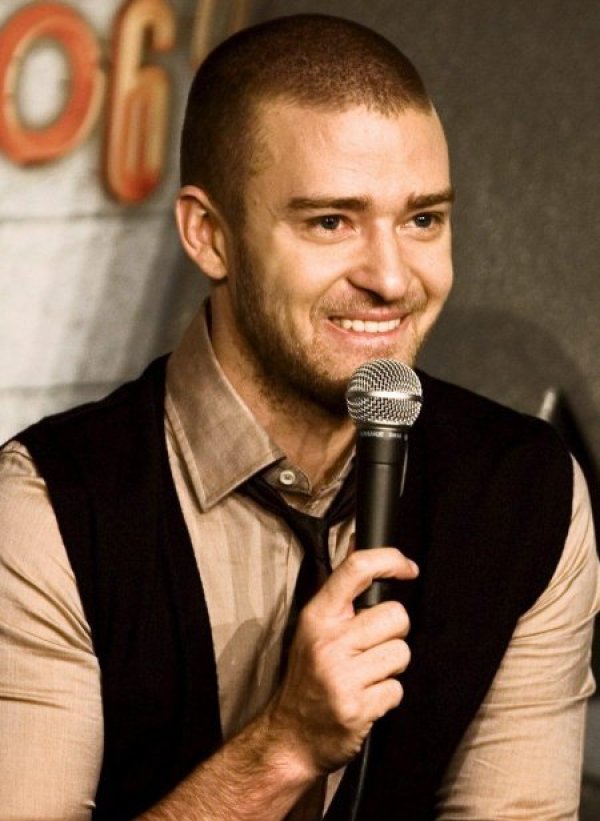 Смело продължаваме напред из звездната анатомия. Формата на очите на Джъстин Тимбърлейк е нещо като фетиш за мъжете зад Oкеана. Те искат, много искат да имат неговия поглед.