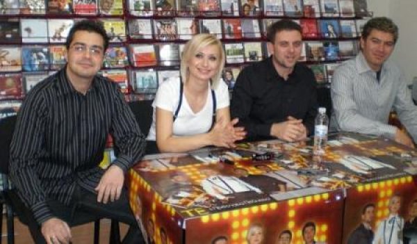 Ето ги отново всички заедно, а Преслава не спря да се усмихва.