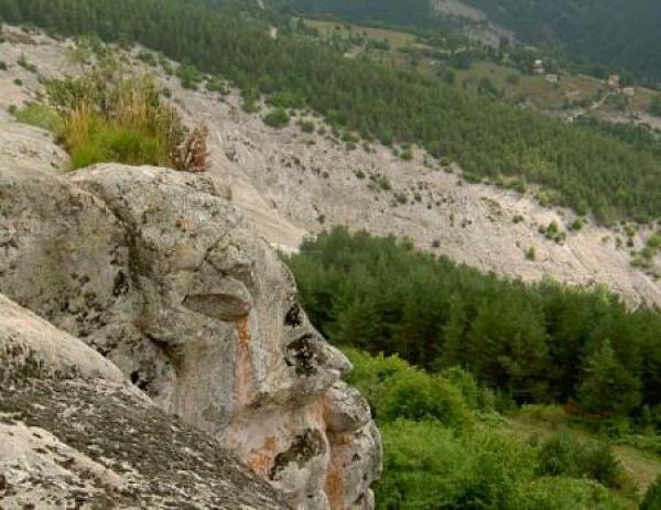 "Оставаме само аз, тишината и многото мисли, които са винаги с мен. Но след известно кратко време дори те се уморяват да жужат и притихват.