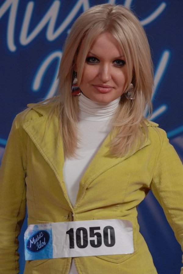 Пламена Петрова Това е Пламена. На 18 години, от Горна Оряховица. В момента Пламена е в 12-ти клас в музикална паралелка във Велико Търново. Смята да кандидатства в Консе