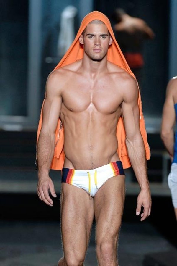 Отново за Dsquared2. Но година по-рано.