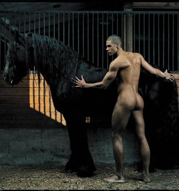 Скандален за Vogue Homme.