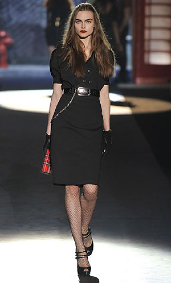 Dsquared²Елегантност до мозъка на костите, съчетана с карирани аксесоари.