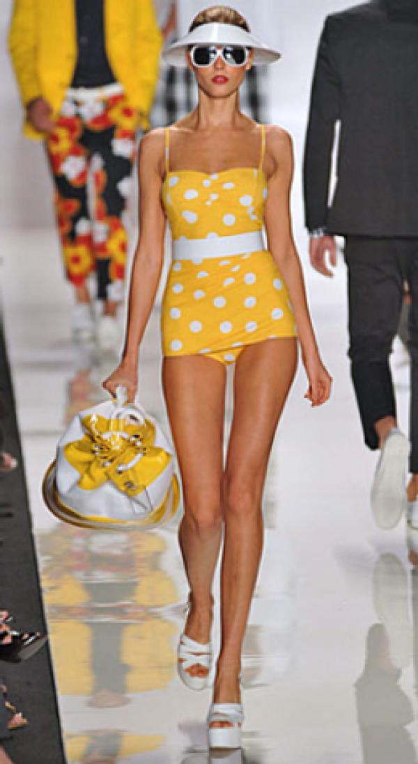 А това е Michael Kors. Стилът на 80-те остава и тази пролет.