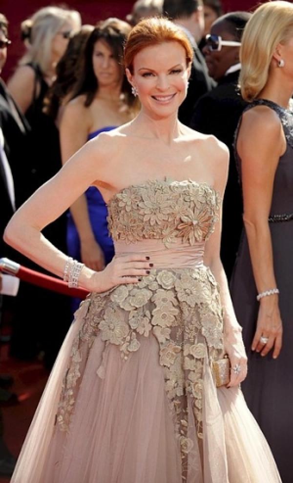 Марша Крос се появи в тюлена рокля на Elie Saab, която й придаваше както нежността на истинска принцеса, така и