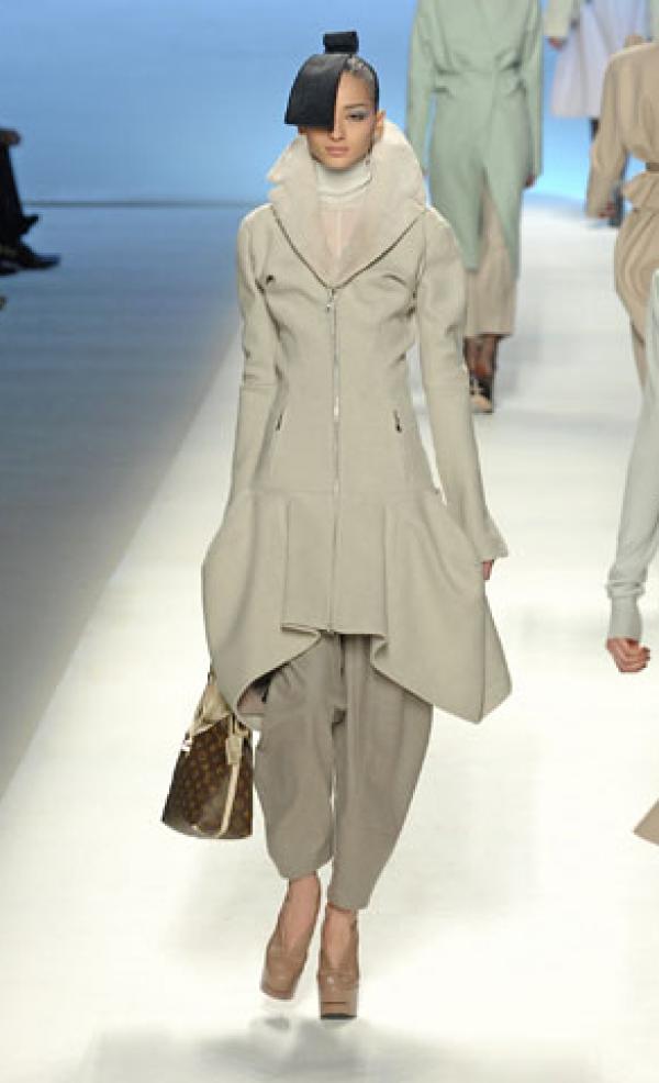 Louis Vuitton разчупва кройката.