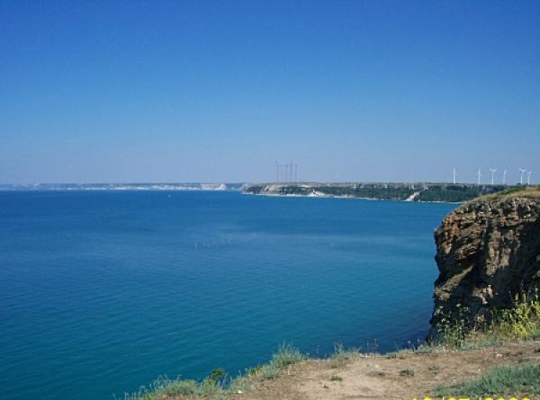 Само преди два месеца половината Тяло и половината от вас бяхме на море. И на планина и някъде между двете и ... и... и сякаш са минали сто години оттогава, нали?