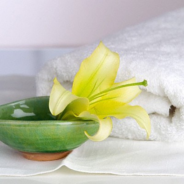 Усещане за луксЛесно можете да си създадете такова. Просто всяка сутрин или вечер след душ се опаковайте в нежен