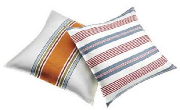 Повече цветовеРаираните възглавници са хит през този сезон. А ако предпочитате, те могат да бъдат и доста