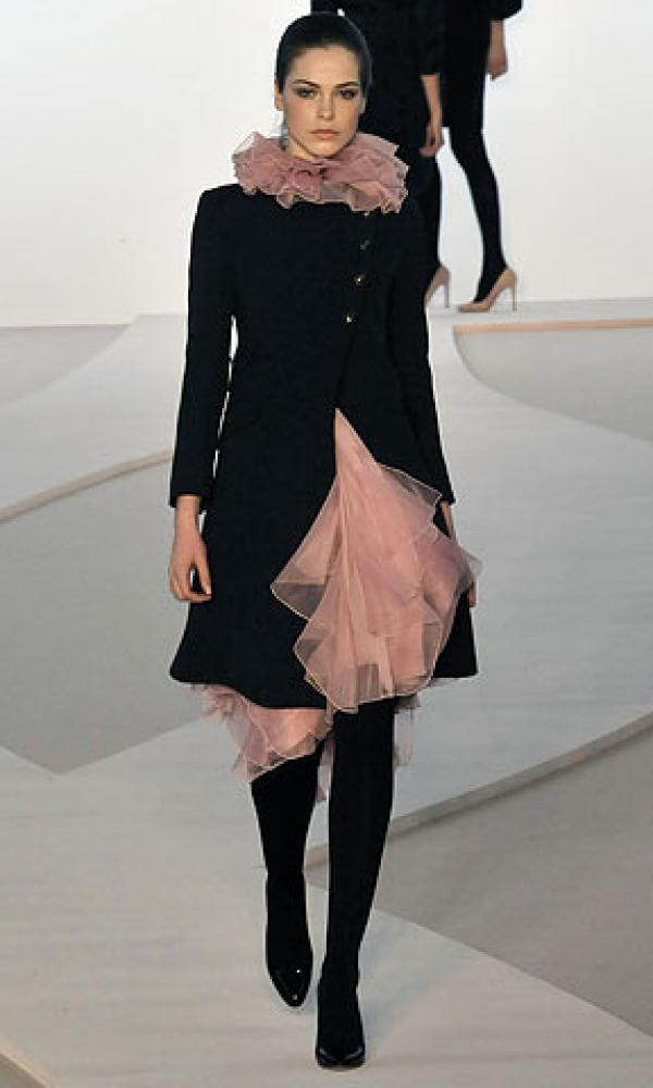 Розовата мрежа на Valentino.