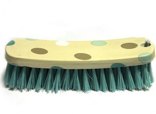 Ако пък тотално сте полудели по точковата система, четка за почистване в любимата гама също ще ви допадне.