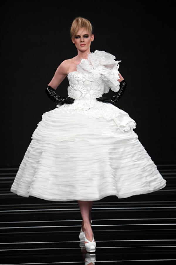 Декадентски полъх с роклята на Georges Hobeika.