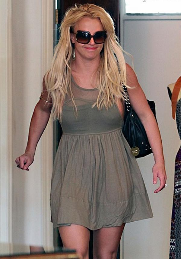 Бритни на пазар. Без коментар.