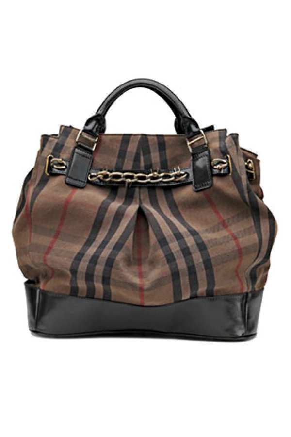 Обещаната чанта с карирани елементи на Burberry
