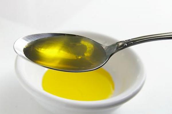 Карамфилово масло срещу зъбоболТо има седативни свойства и въпреки че няма как да излекува кариес, определено притъпява зъбобола.Докато стигнете до зъболе