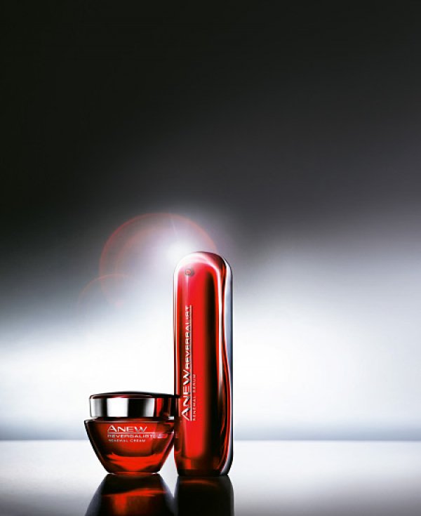 Anew Reversalist на AvonПредназначен е за жени над 35 години, за справяне с първите белези на времето.