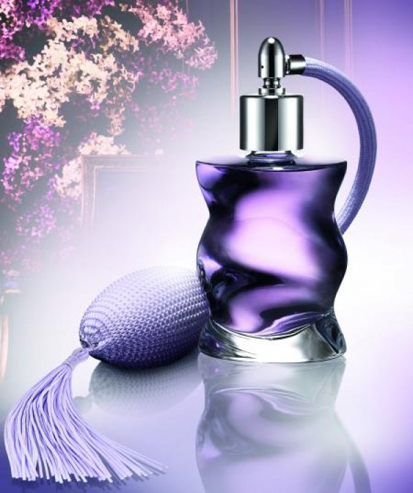 Grace на  OriflameЖенствения букет от индийски жасмин, теменужка и кралски карамфил, подпр