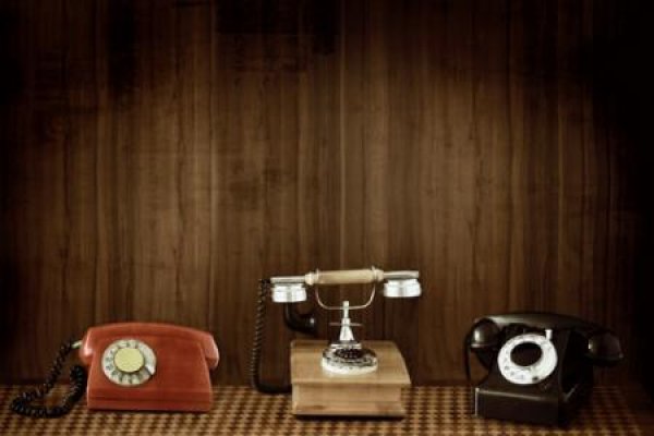 За телефоните вече стана ясно - идеален начин за допълване на празното място на някоя масичка или шкафче.