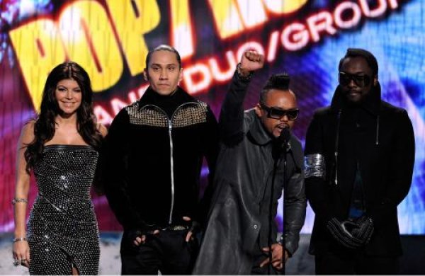 Симпатягите от "The Black Eyed Peas" прибраха две награди: хем за Най-добра соул/ ар-енд-би, хем за Най-добра поп/ рок банда.Снимки: Getty Images/ Guliver