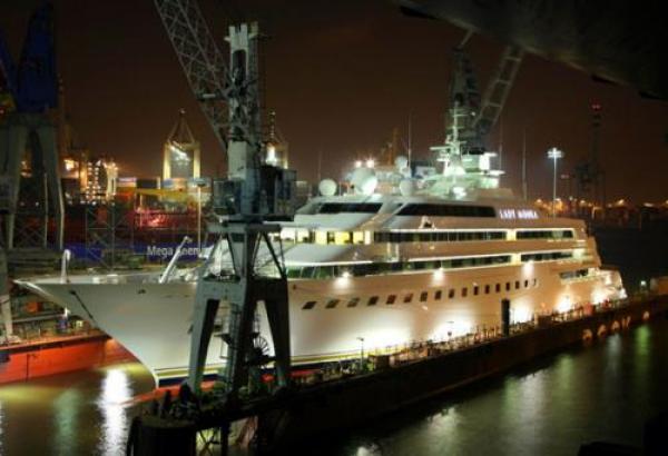 Lady Moura - 210 млн $Снимка: Luxuryyachts