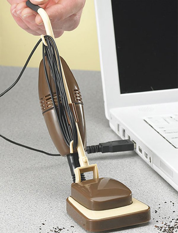 USB -прахосмукачка. Включва се директно в компютъра, в USB-порта. Видът й е супер забавен и ретро.