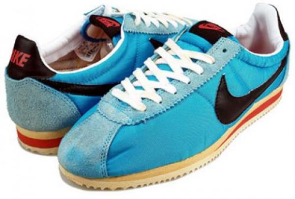 Ретро ребелМаратонките Nike Cortez от ранните 70 се завръщат, а заедно с тях и спътниците им като Samba на Adidas. Имената на обичаните класически модели са ни познати от много години! Хубавото е,  че те отново са тук. Също тол