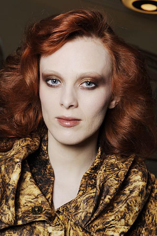 Англичанката Karen Elson е един от най-известните модели от Острова. Освен модел, тя е и музикант. Няма как да объркаш червените й коси!
