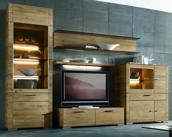 От старите скучни библиотеки не е останала и следа. Модерна wall unit на Hartmann.