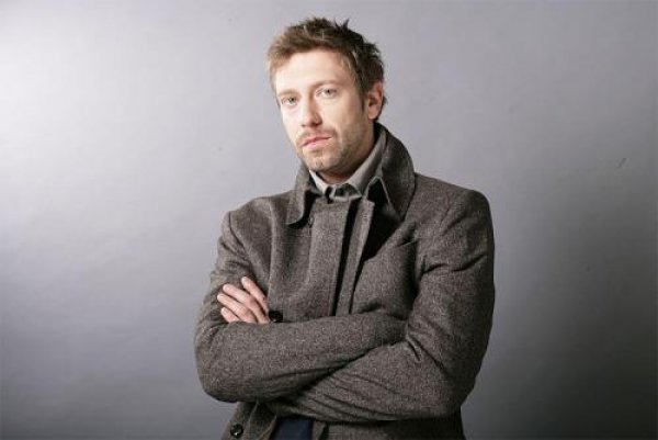 5Калин ВрачанскиПо принцип изобщо не обичаме т.нар. български варианти на световните звезди, защото са нелепи – такова нещо като дупнишката Мадона просто няма как да съществува, не мислите ли?
