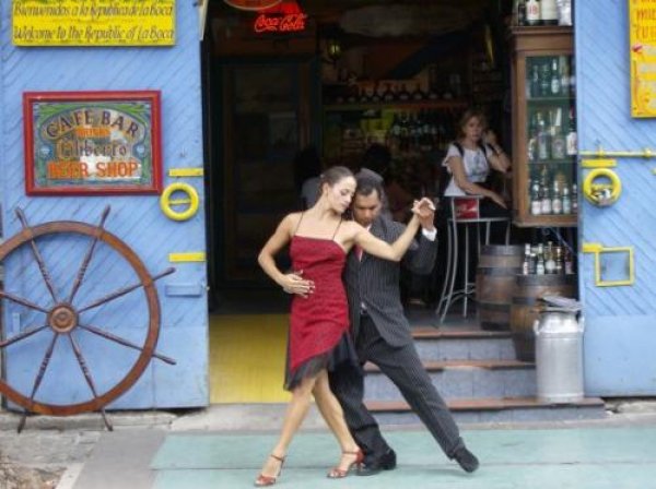 Танцьори на танго на улицата в Буенос Айрес.Снимка: Личен архив