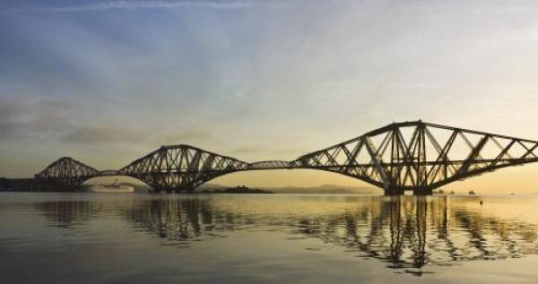 Шотландия: Forth Rail Bridge, oткрит през далечната 1890 г.