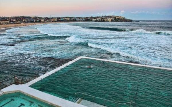 Басейнът Icebergs в Сидни, намиращ се на брега на  Bondi BeachСнимка: Gary Hayes