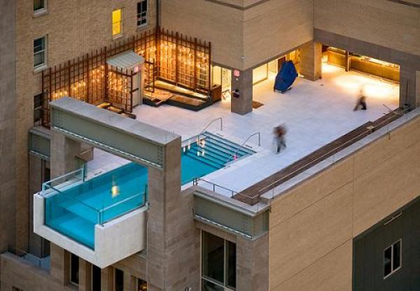 Басейнът на Joule Hotel в Далас, САЩ, е може би най-странният, който сме виждалиСнимка: Bryan Amman
