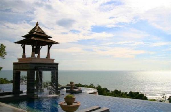 Басейнът в  Pimalai Resort & Spa, ТайландСнимка: Gkamin