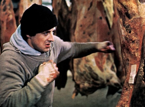  4. “Rocky” 1976, със Силвестър Сталоун. Няма нищо по-сладко от истинската борба за победа. Пот, кръв и много разкривени гримаси правят този филм уникален, мечтан живот за всеки уважаващ себе си мъж.Роки е олицетво