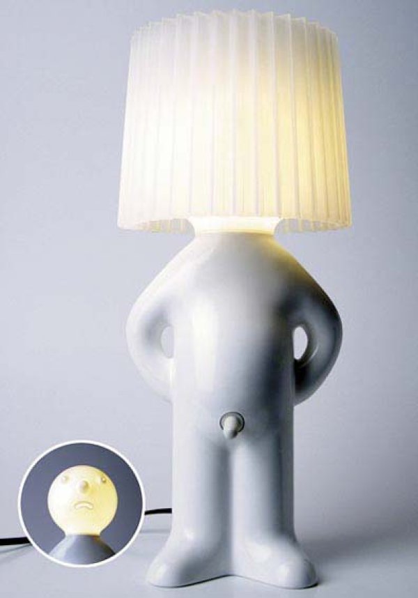 One Man Shy Lamp. Срамежливата лампа