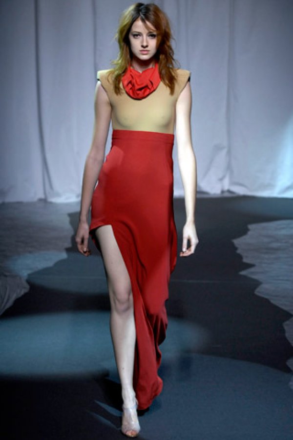 Maison Martin Margiela пролет 2007Вероятно най-немаргиналната колекция на белгийския дизайнер, известен с крайните и дръзки решения в колекциите си.