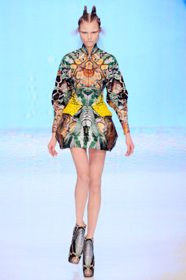 Аlexander McQueen пролет 2010Бъдещето е сега, a Alexander McQueen е завинаги...