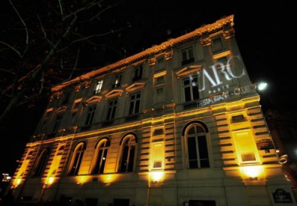 L'arc ParisНеслучайно този клуб-ресторант е един от центровете на нощния живот в Париж. Дизайнът е резултат от работата на Prospect Design - фр