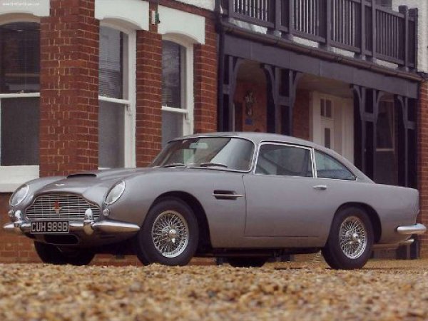 Aston Martin - DB5 от 1963Или по-позната като колата на Джеймс Бонд, защото се появява в пет от филмите за Агент 007.Информацията и снимковият материал за колите е със съдействието на autom