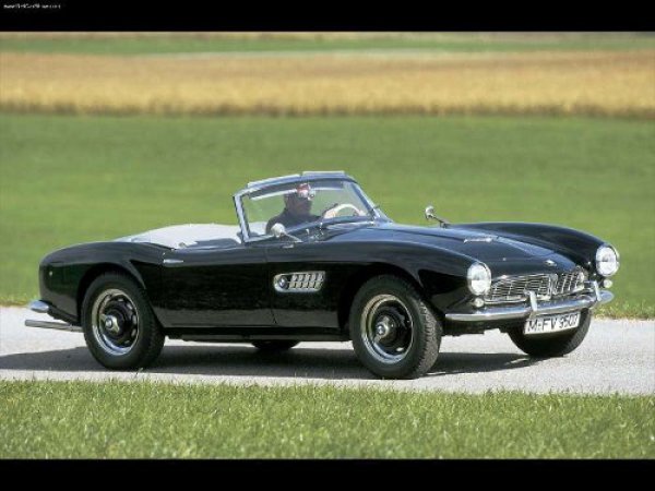 BMW 507 от 1955Стилът и оформлението на BMW 507 ,в течение на времето, оказва влияние и върху моделите  BMW Z8 и BMW Z3.
