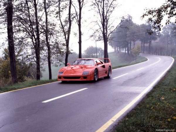 Ferrari F40 от 1987От 1987 до 1989 година този модел на Ферари носи титлата "Най-бързата кола в света за масова продажба".