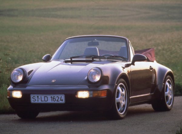 Porsche-911 Carrera Cabrio от 1993През 1999 година в класацията "Кола на века" серията 911 се класира на пето място.
