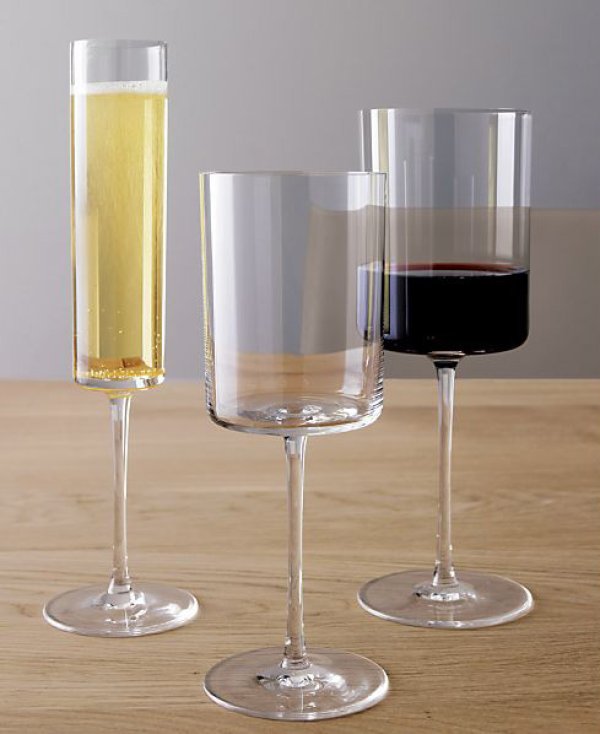 Страхотни чаши за вино на Crate&Barrel.