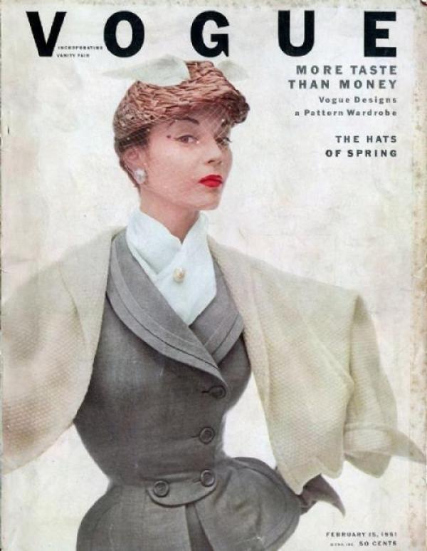 Моделът Джийн Патчет е жена на позата. Тази корица на Vogue от февруари 1951 г. я представя облечена в страхотно вталено палто в комбинация с елегантна блуза с яка. Шапката, украсена с крила пък е вдъхновила днешния тренд на крилатите обувки.