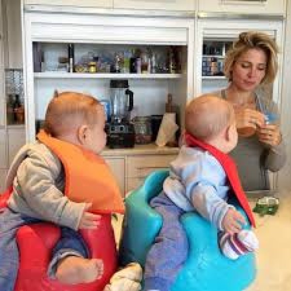 Елза със синовете си-близнаци; Снимка: Instagram