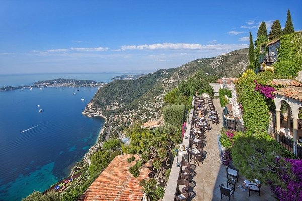 Снимка: architecturaldigest.comРесторант "Les Ramparts", село Езе, Южна Франция