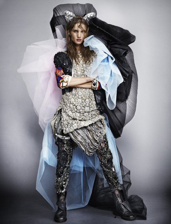Снимка: сп. Love, Mario Testino