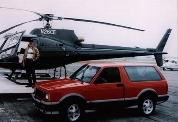Клинт Истууд кара стар модел SUV -GMC Typhoon; Снимка: therichest.com