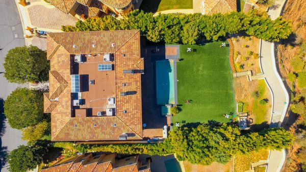 Снимка: belaircrestmansion.com